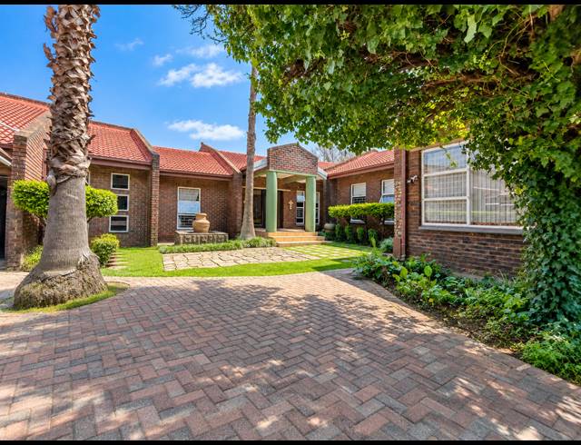 4 BEDROOM HOUSE FOR SALE IN THREE RIVERS EAST